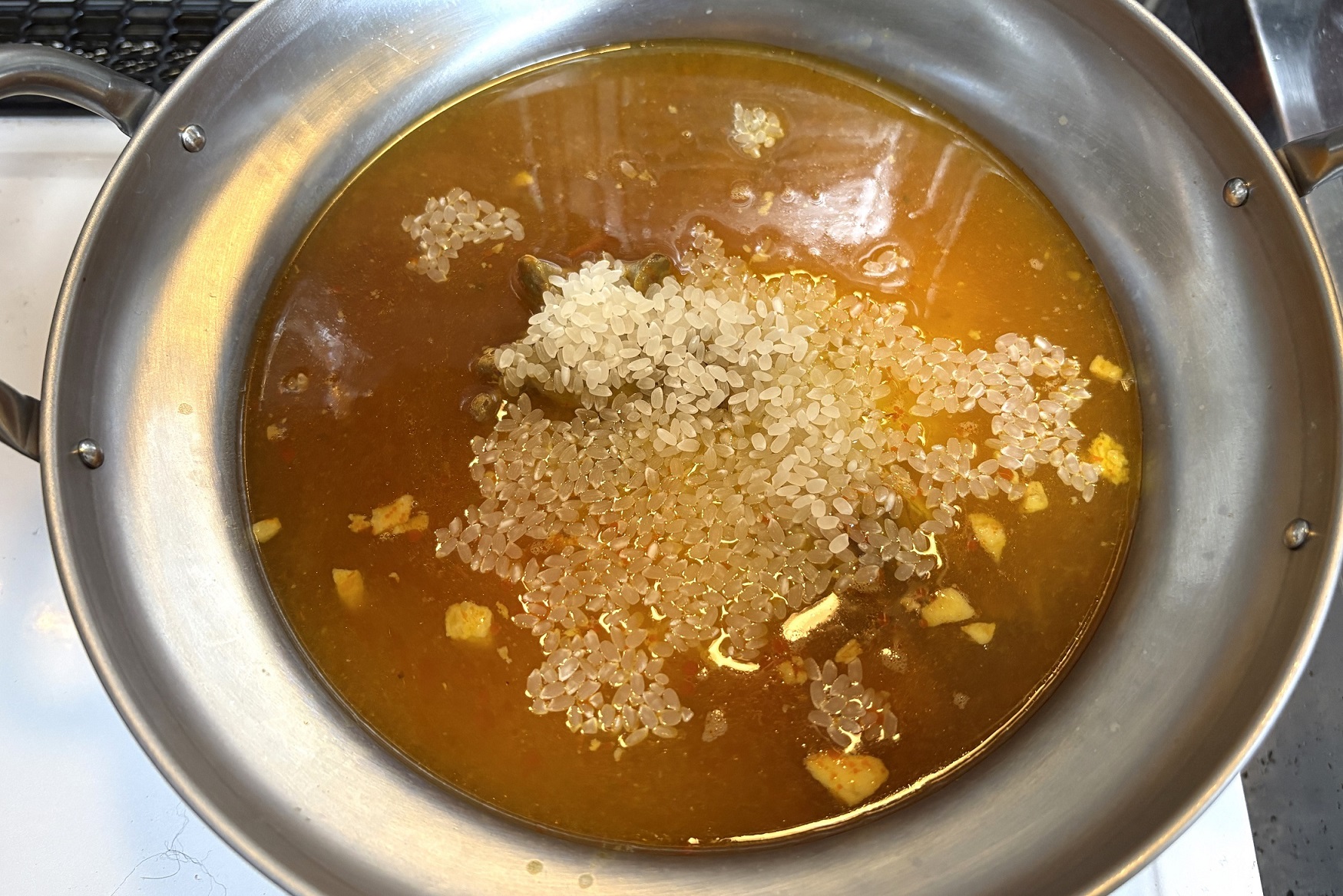 スープが沸騰したら米を入れる
