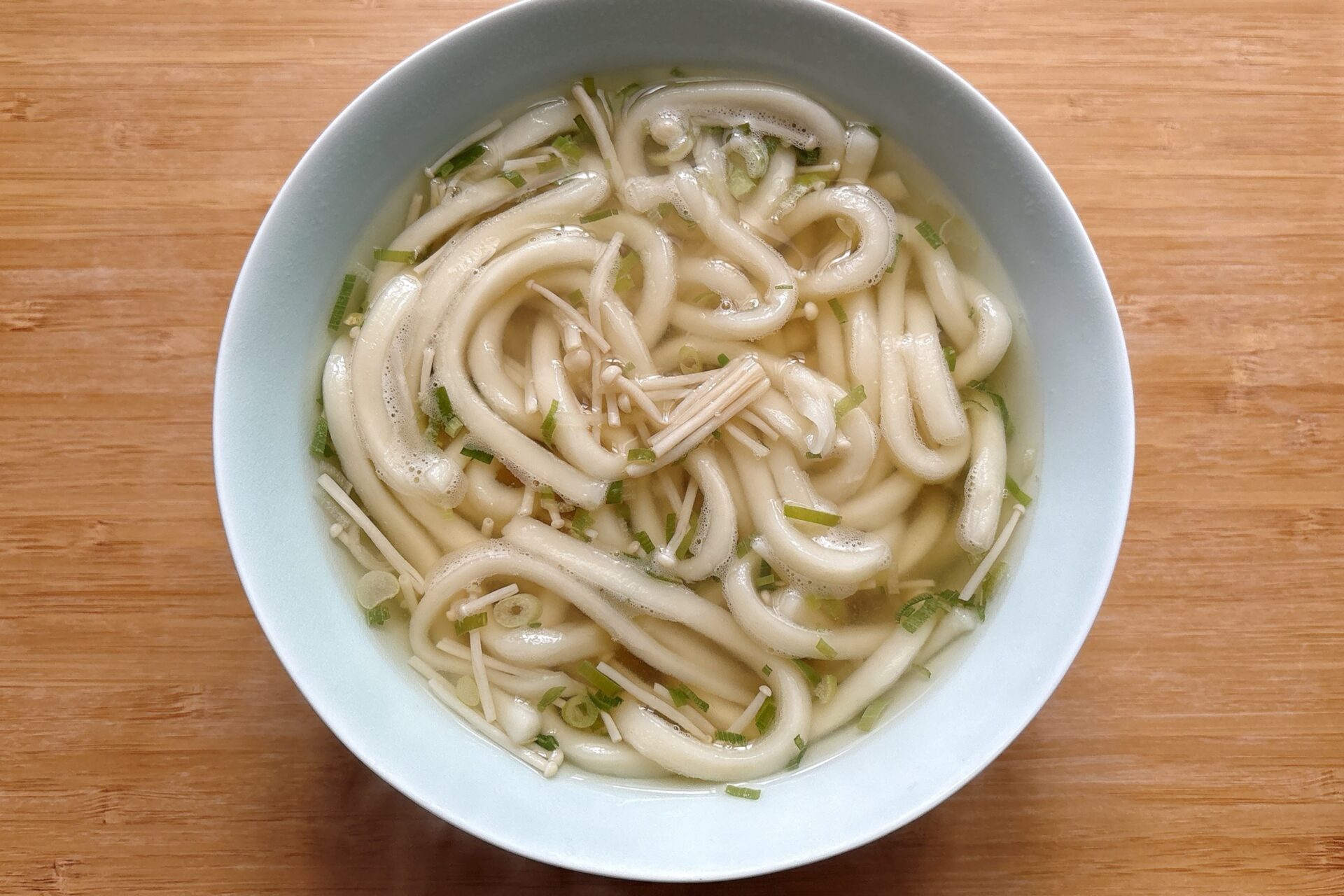 「肉うどん風味万能スパイス」を追加したうどん